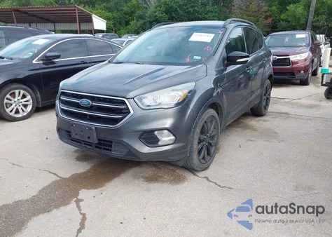 2017 Ford Escape Titanium z USA, uszkodzony, nr VIN 1FMCU0J95HUC34066